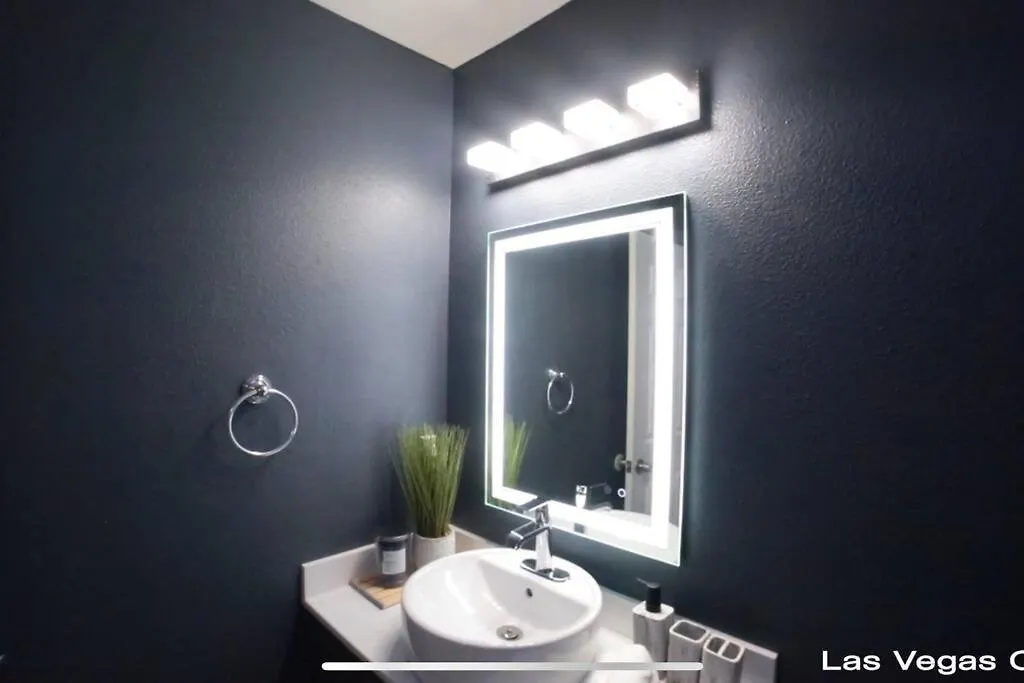 Las Vegas Oasis Apartment
